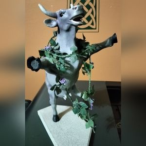 Vintage 2003 Cow Parade "Kudzudora Duncown"